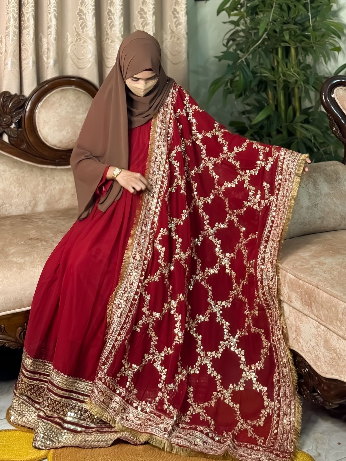 গর্জিয়াস মেরুন জর্জেট গাউন সেট - Image 3