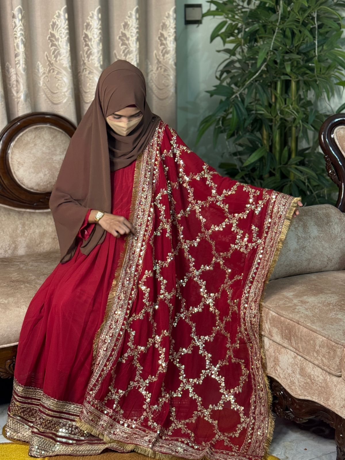 গর্জিয়াস মেরুন জর্জেট গাউন সেট - Image 4