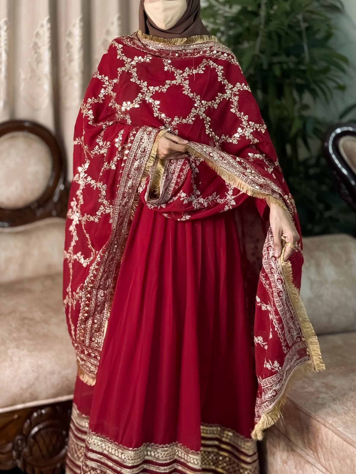 গর্জিয়াস মেরুন জর্জেট গাউন সেট - Image 2